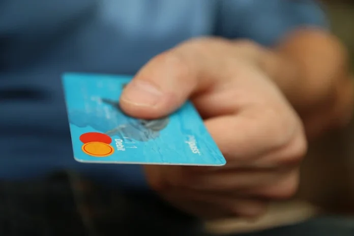 ألمانيا تبدأ في إصدار بطاقات دفع بديلة للنقود لمقدمي طلبات اللجوء